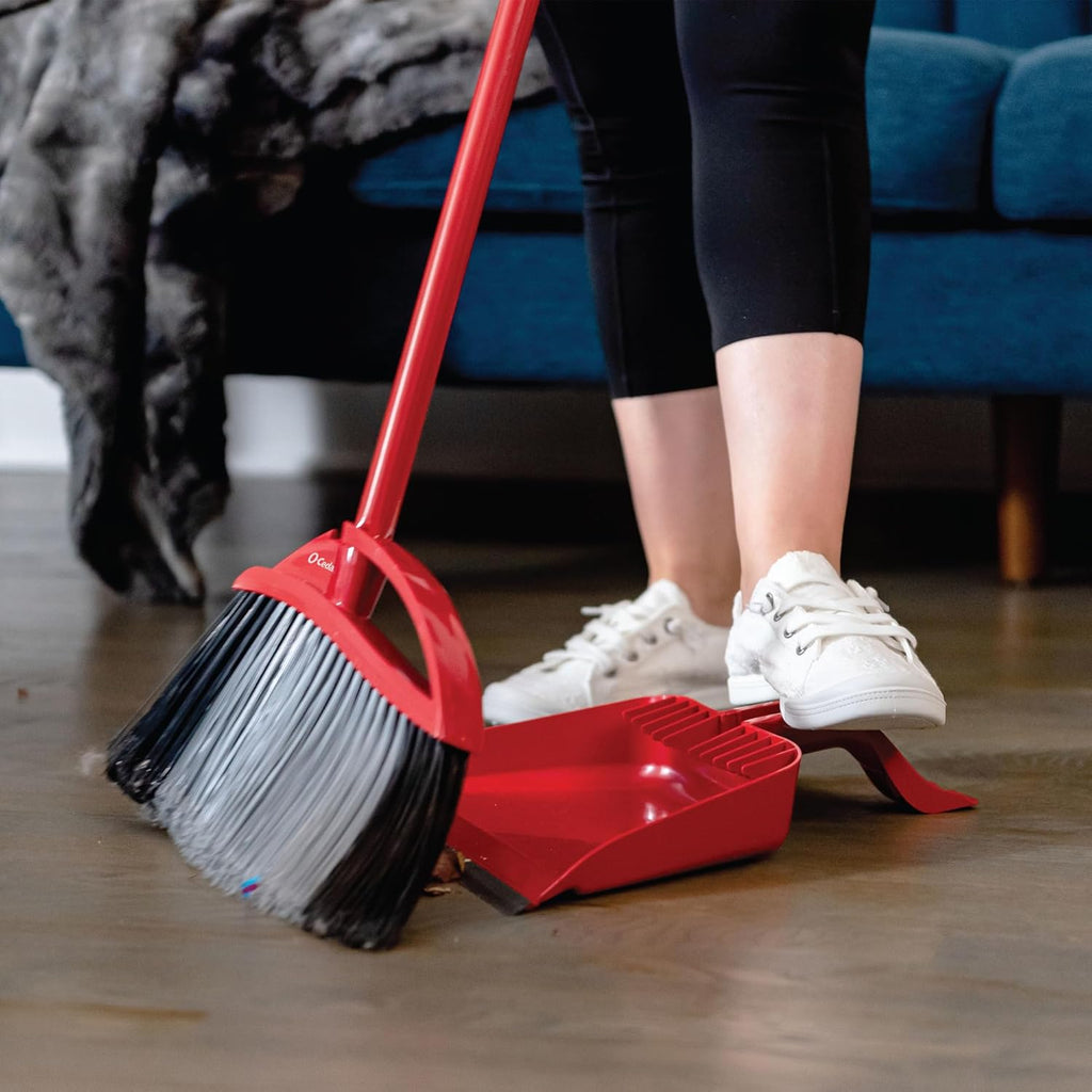 O-Cedar Pet Pro Broom with Step-On Dustpan | Remove 99% with One Sweep | Removes 3 Times More Pet Hair | Quiet Cleaning Tool for Cat and Dog Owners