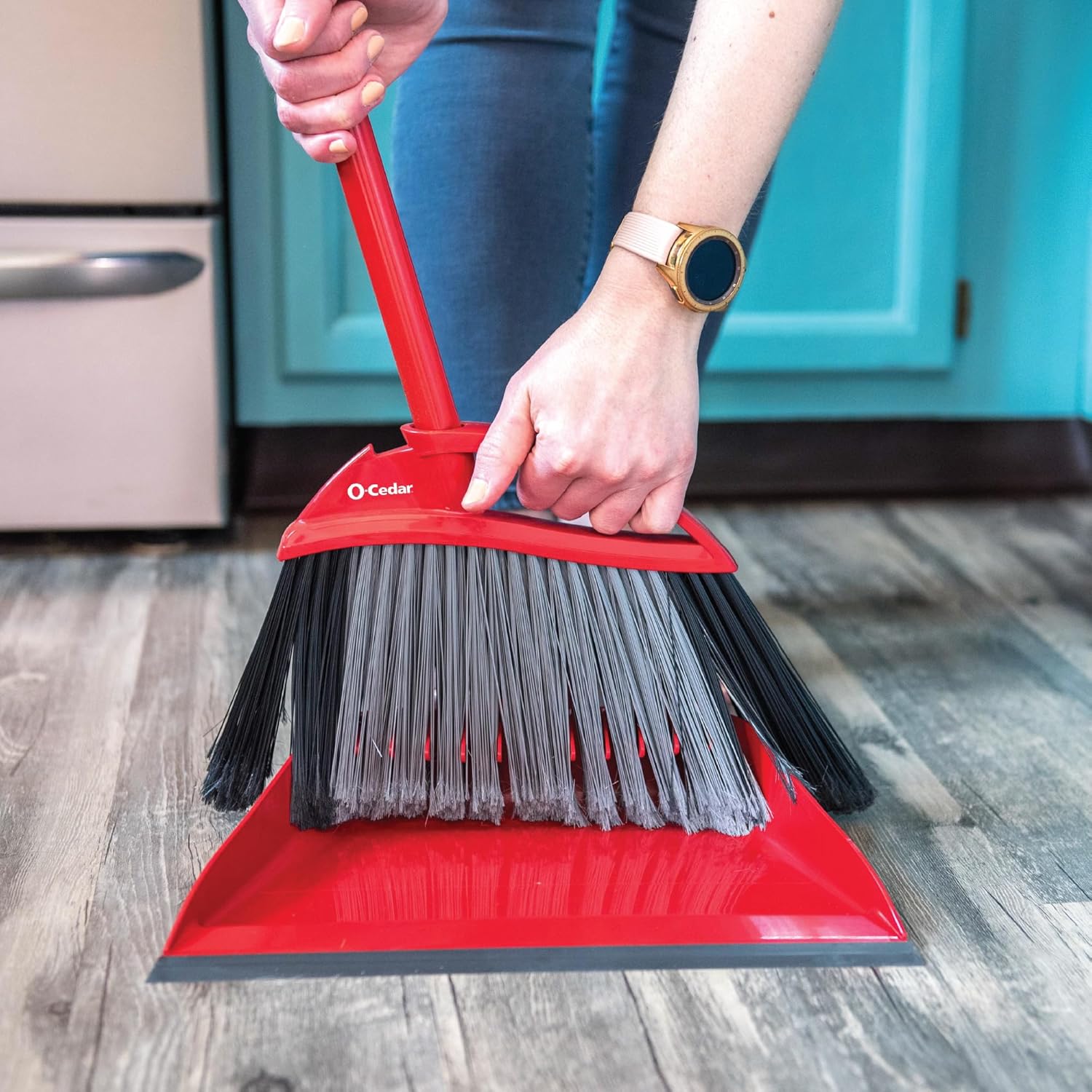 O-Cedar Pet Pro Broom with Step-On Dustpan | Remove 99% with One Sweep | Removes 3 Times More Pet Hair | Quiet Cleaning Tool for Cat and Dog Owners