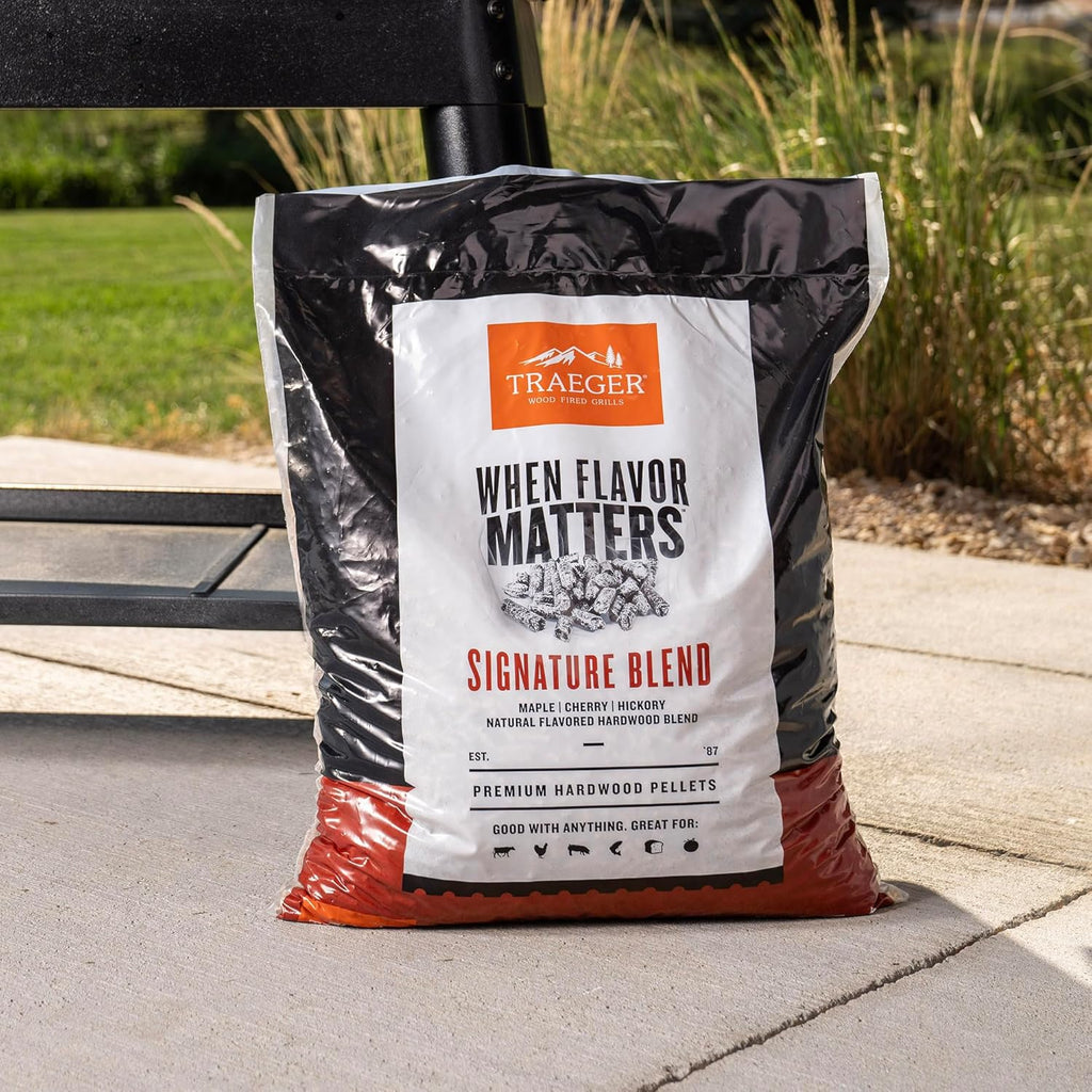 Traeger Grills Signature Blend 100% All-Natural Wood Pellets for Smokers and Pellet Grills, BBQ, Bake, Roast, 18 lb. Bag